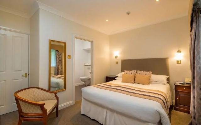 The Glen Yr Afon House Hotel
