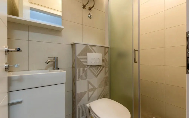 Beautiful Apartment in Jesenice With Wifi and 2 Bedrooms