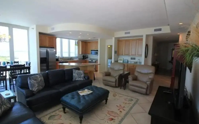 Lagoon Tower901 3 Bedroom Condo