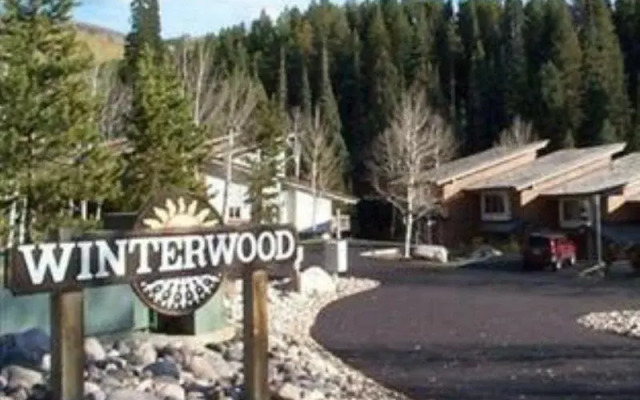 Winterwood Townhomes Win08 2 Br Condo by RedAwning