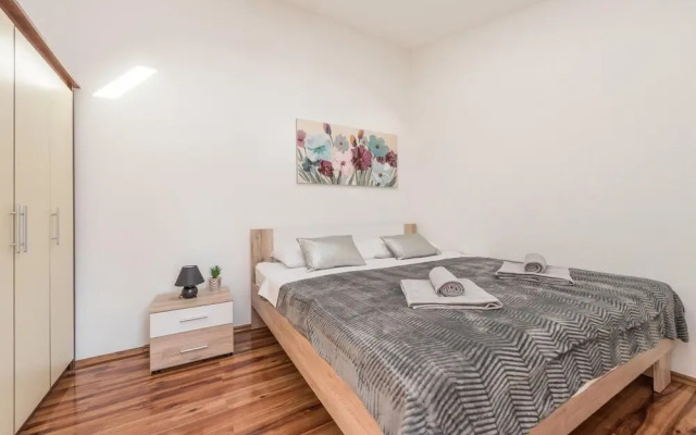 Amazing Home in Pakostane With Wifi and 5 Bedrooms