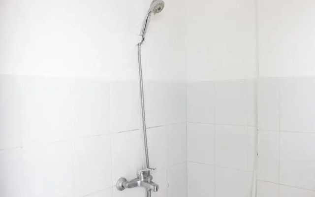 Minimalist 3BR Gateway Cicadas Ahmad Yani Apartment