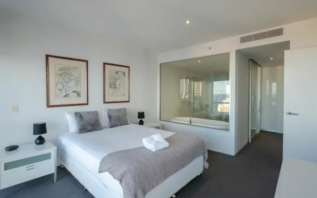 Circle on Cavill Luxury 2-Bedroom Ocean Views