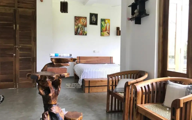 Villa Sooriya Weaving