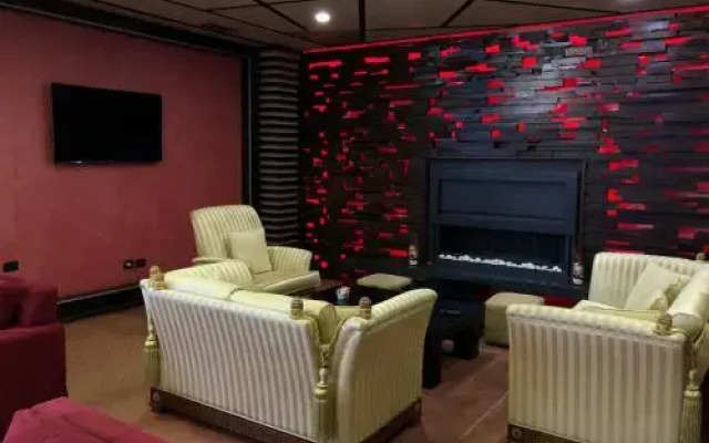 Royal Bistro