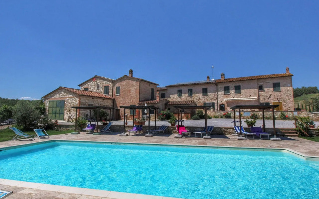 Lovely Farmhouse in Asciano With Swimming Pool