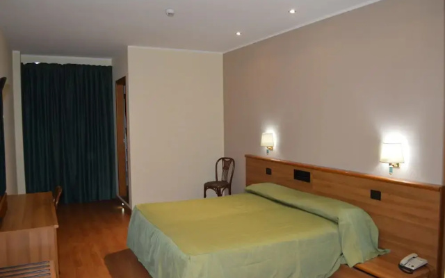 Canadian Hotel