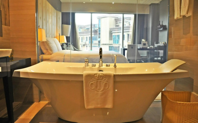 Royal International Hotel
