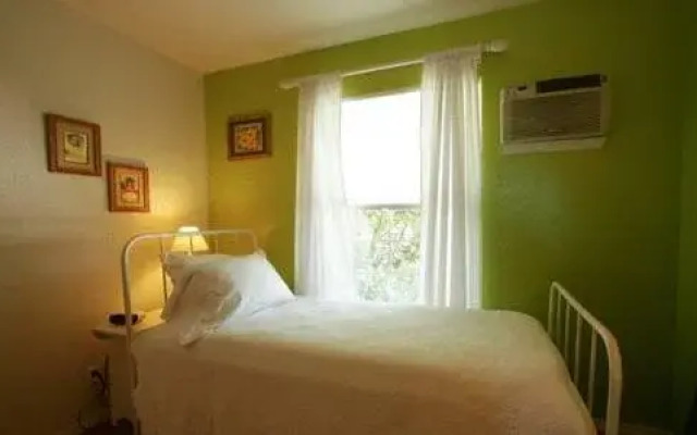 Pennys Place Inn Paradise