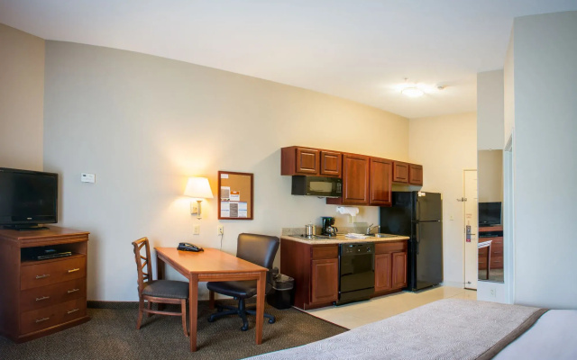 Candlewood Suites Airport by IHG