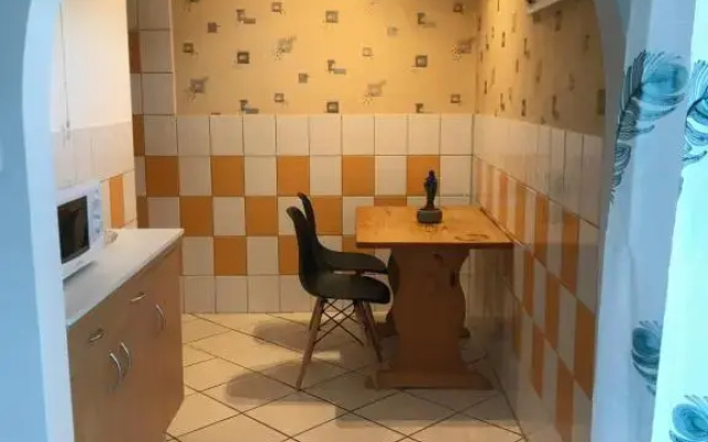 Studio Lora RM 1221