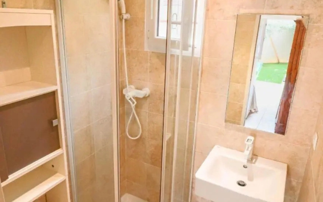 Splendid villa, garden & jacuzzi, 200m from beach