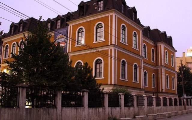 Отель Parlament Hotel Косово, Приштина - отзывы, цены и фото номеров - забронировать отель Parlament Hotel онлайн вид на фасад