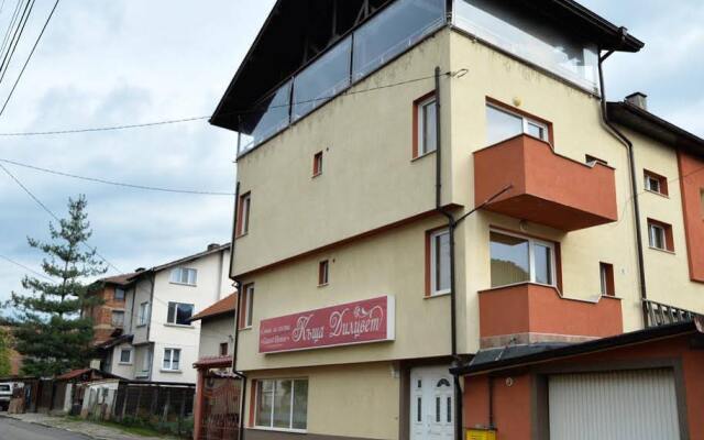 Отель Guesthouse Diltsvet Боровец вид на фасад