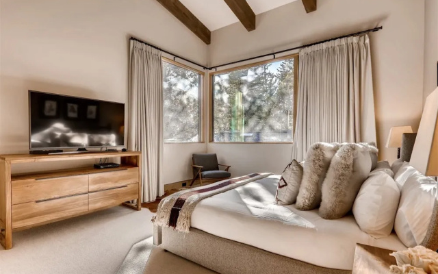 1-184 West Meadow Drive