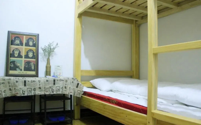 Dengfeng Cangjingge International Youth Hostel