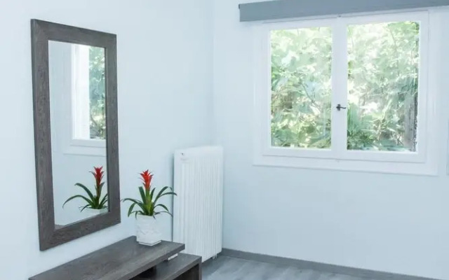 Sunny and Minimal apt in Glyfada With 3 Bdrm
