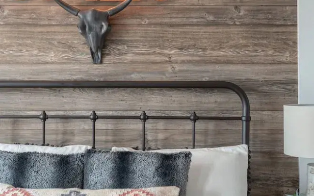 Rustic Luxe Studio Apartment with Rooftop Deck