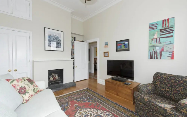 Large Spacious family home, close Devonport & Beaches