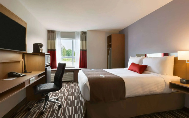 Microtel Inn & Suites by Wyndham Oyster Bay