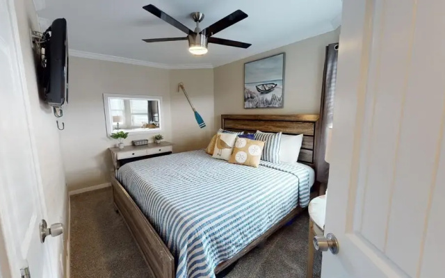 Seascape 2107 1 Bedroom Condo by RedAwning