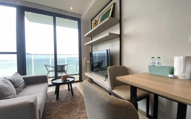 Stunning Sea View Condo -next To Beach