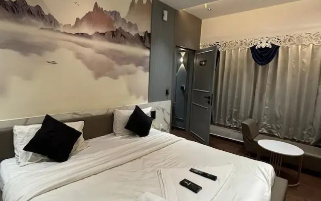 V Love Hotel