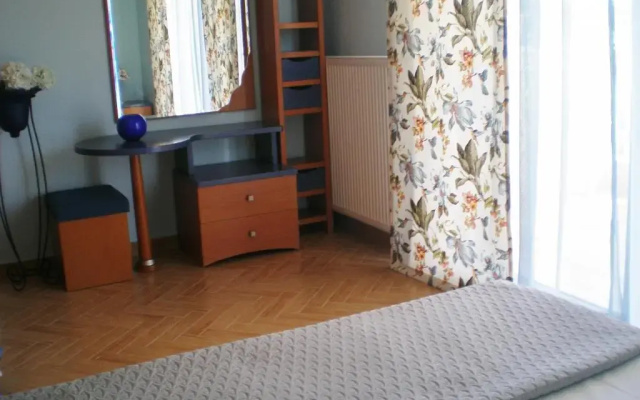 Nikolas & Anezina house