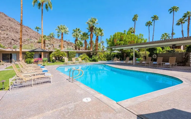 Desert Hills - 21 and Over - A Town & Desert Boutique Hotel