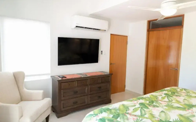 Newly Remodeled Townhouse w Private Pool Sc40