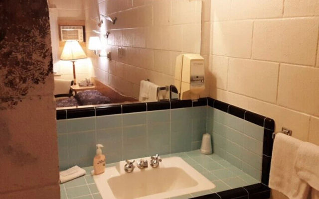 Broadus Motel
