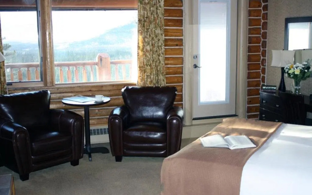 Overlander Mountain Lodge