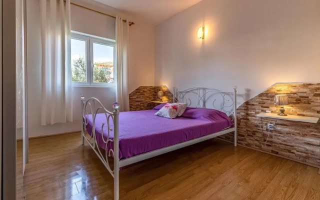 Amazing Home in Pomer With Wifi and 3 Bedrooms