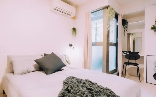 Minimalist Loft 1001