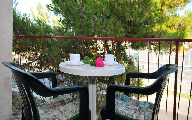 Apartment Mirko - 100m from the sea: A2 Nin, Zadar riviera