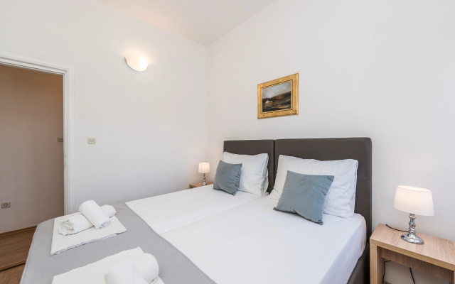 Apartment Matea 220m from the beach
