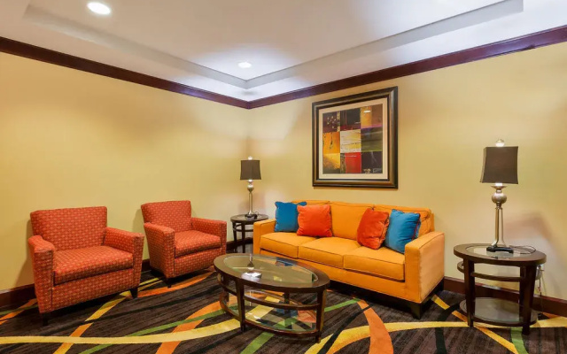 Holiday Inn Express Hotel & Suites Salina