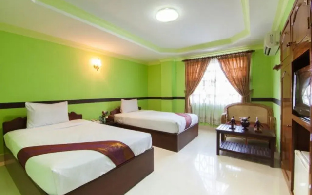 Long Live Hotel