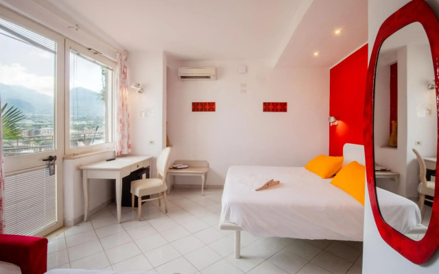 Cristina Hotel