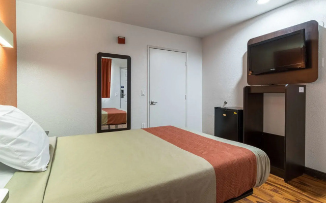 Motel 6 Riverside, CA - UCR East
