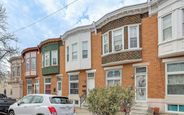 Walk to Patterson Park! Pet-friendly Townhome