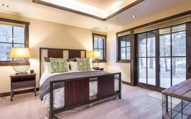 4BR Luxury Truckee Home by RedAwning