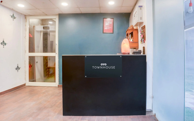 Super Townhouse Super Anmol Residency Near Saket Metro Delhi