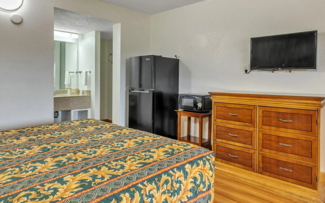 Studios and Suites 4 Less Emporia
