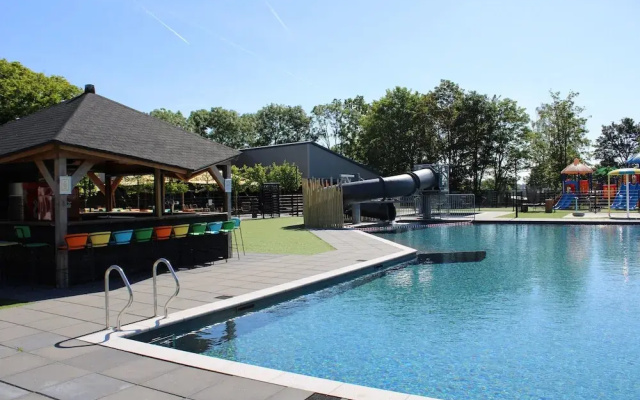 Romantic Boathouse Getaway in Lathum