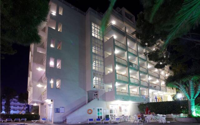 Acqua Hotel Salou вид на фасад