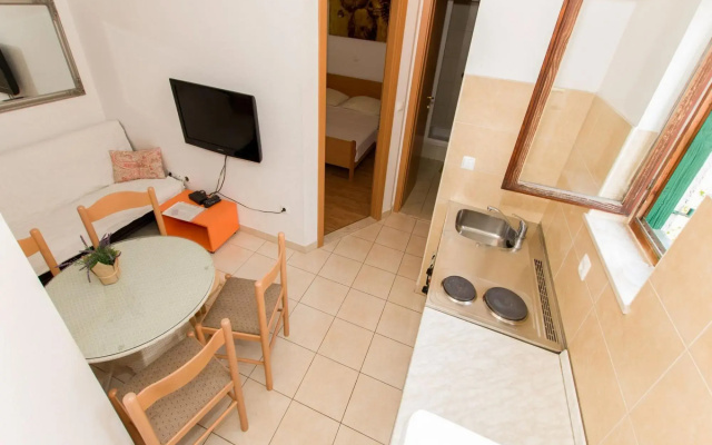 Srzi - A5(4+1) In Makarska