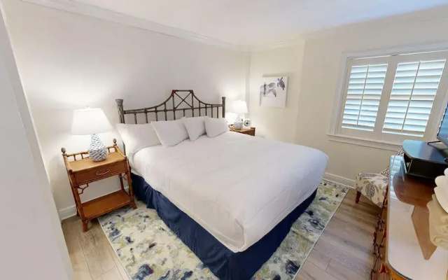 Inlet Reef 609 4 Bedroom Condo by RedAwning