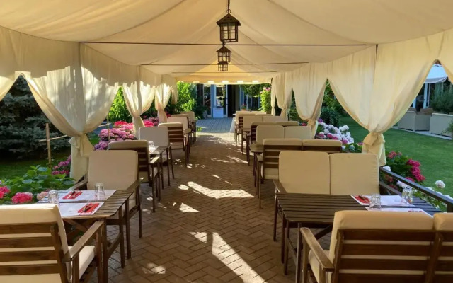 Hotel Milano Pool & Garden