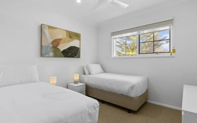 Coastal 3-bed House With BBQ and Private Courtyard
